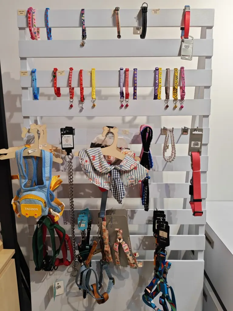 PGH展示的宠物项圈、牵引绳和胸背带