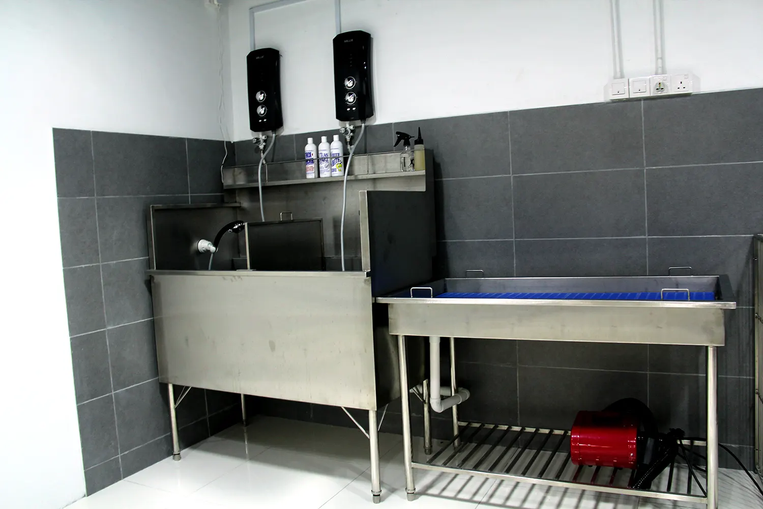 Tab grooming keluli tahan karat di PGH